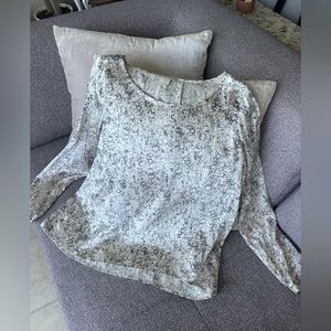 Club Monaco 100% Silk Sz S long Sleeve Top in EUC, Cream and Gray Abstract
